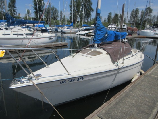 1981 BAYLINER US22 SAILBOAT