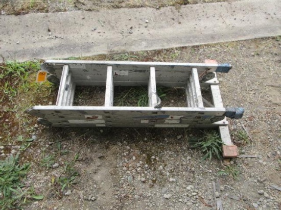 ALUMINUM LADDER