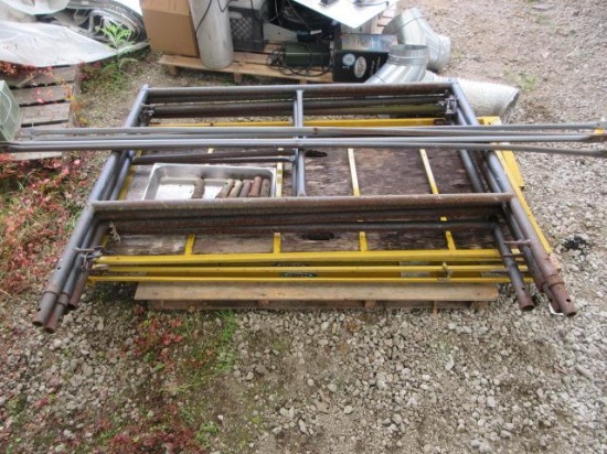 ASSORTED SCAFFOLDING PIECES