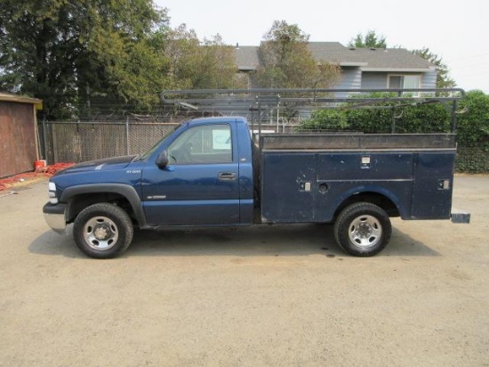 2002 Chevrolet Silverado 2500 Utility Truck