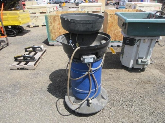 PARTS CLEANER ON CASTERS W/ FLOJET PUMP
