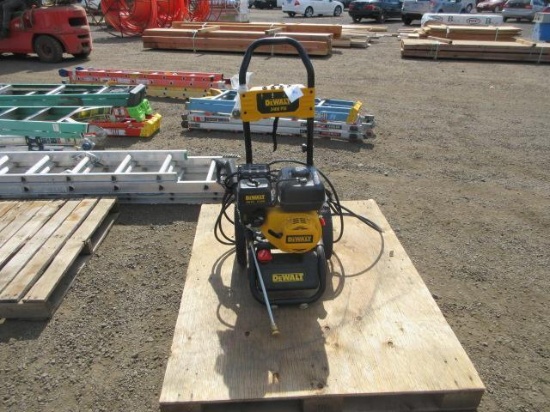 Dewalt 3400 Psi Gas Pressure Washer W/ Wand & Extra Tips