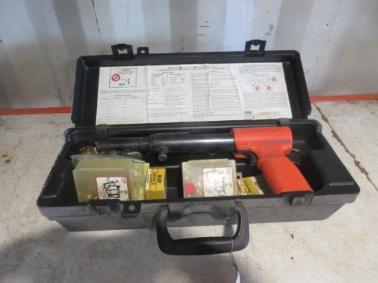 REMINGTON 494 POWDER ACTUATED FASTENER TOOL W/ CASE