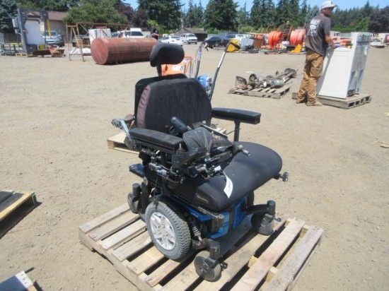 QUANTUM ELECTRIC WHEELCHAIR W/ HAND CONTROLS & CHARGER *OPERATING CONDITION UNKNOWN*