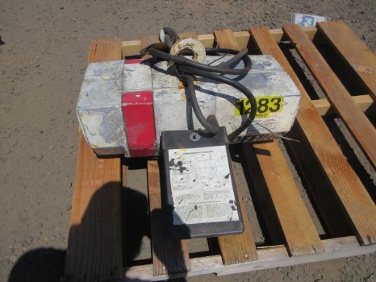 1/2-TON ELECTRIC CHAIN HOIST W/ PENDENT CONTROLS