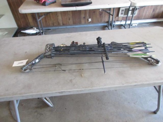 CARROLL INTRUDER COMPOUND BOW W/ ARROWS