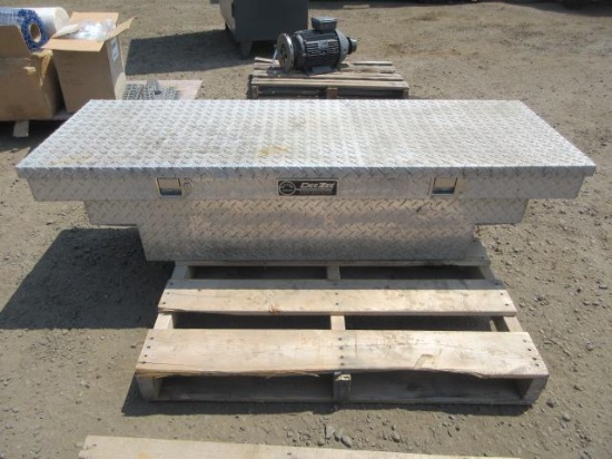 61'' X 21'' DEE ZEE TRUCK BOX *NO KEY*