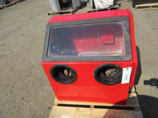 27'' X 18'' X 28'' SANDBLAST CABINET W/ GUN & HOSE