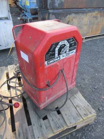 LINCOLN AC-225-S 225 AMP ARC WELDER W/ LEADS