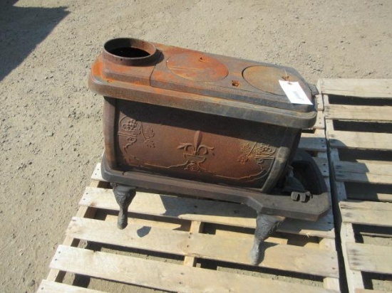 VINTAGE WOOD STOVE W/ COOK TOP