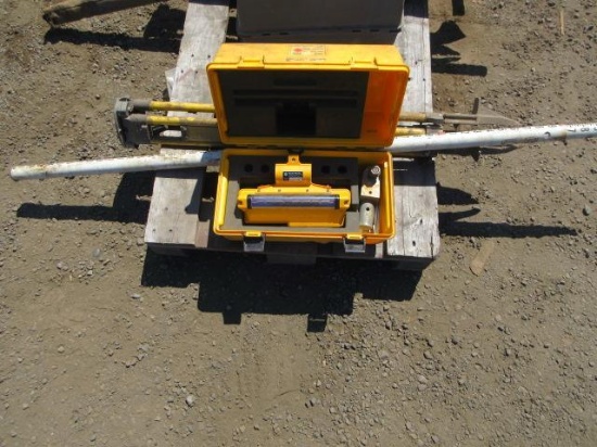 SPECTRA- PHYSICS RD2S-L GRADE-EYE LASER RECEIVER W/ TRISTAND & MEASURE STICK