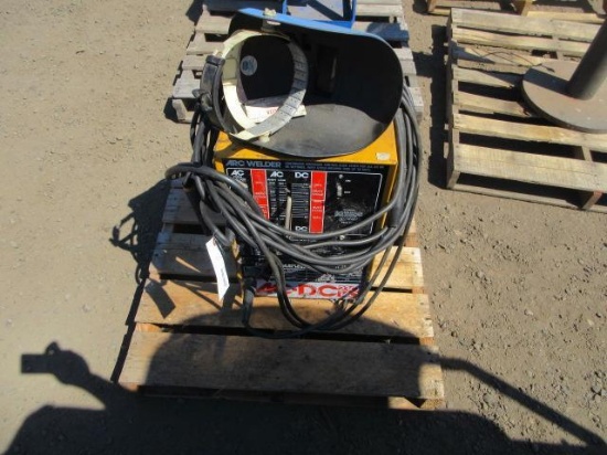 MONTGOMERY WARD POWER KRAFT AC-DC 230/140 ARC WELDER W/ LEADS