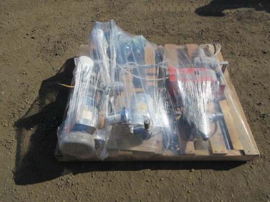 (3) ASSORTED ELECTRIC MOTORS, BENCH GRINDER, & (2) CORDED DRILLS
