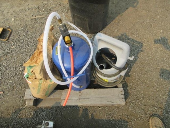 CENTRAL PNEUMATIC PORTABLE SAND BLASTER W/ GUN & MEDIA