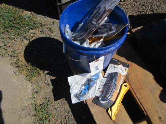 ASSORTED UNUSED UTILITY RAZOR KNIVES & BOX CUTTERS