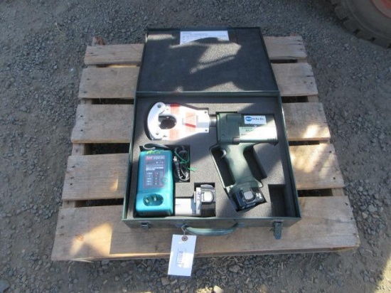 Greenlee Gator Ek06ft Battery Powered Crimper Tool W/ (2) Batteries & Charger