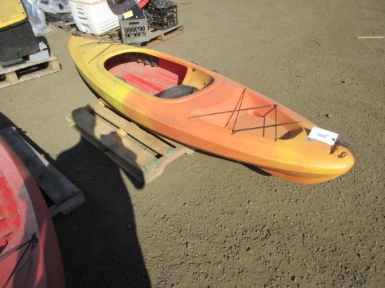LIFETIME CHARGER SINGLE PERSON KAYAK W/ OARS, HIN- LPE02115C020