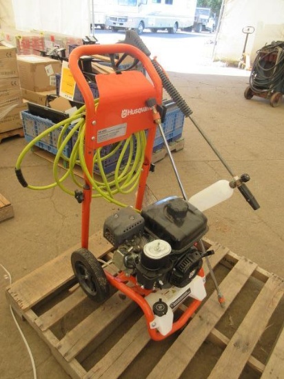 HUSQVARNA PW3200 PORTABLE GAS PRESSURE WASHER, 3200 PSI, 2.5 GPM W/ HOSE & WAND