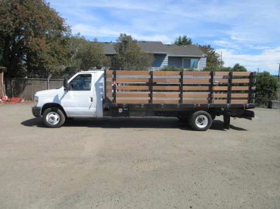 2011 Ford E-450 Stakeside Flatbed
