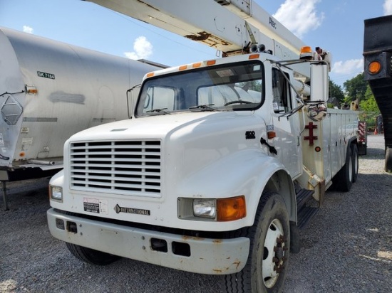 2001 International 4900 6X4 ALTEC A77T BUCKET