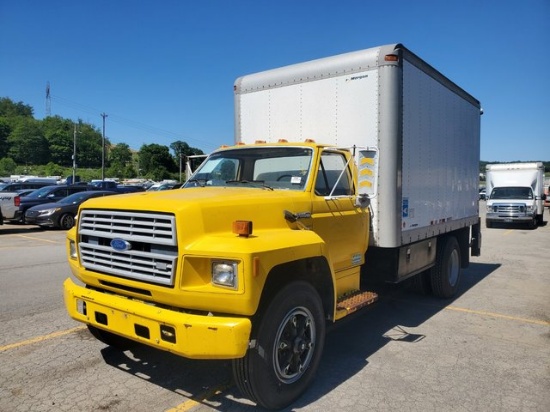 1985 Ford F700 4X2 ENCLOSED CARGO BODY