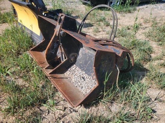 1900 Roche Manufacturing MB 38 SKID LOADER GAPPLE BUCKET