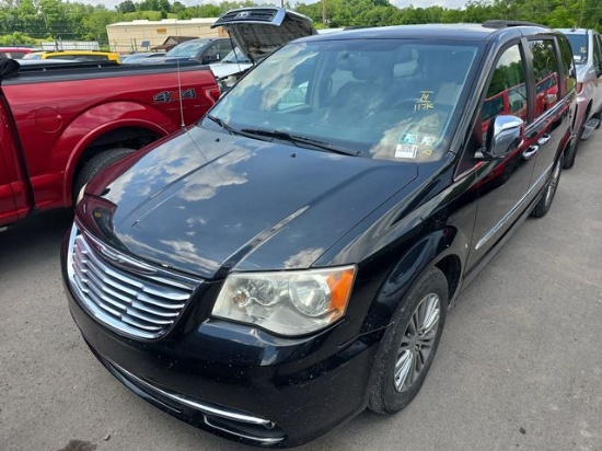 2014 Chrysler Town & Country Touring-L