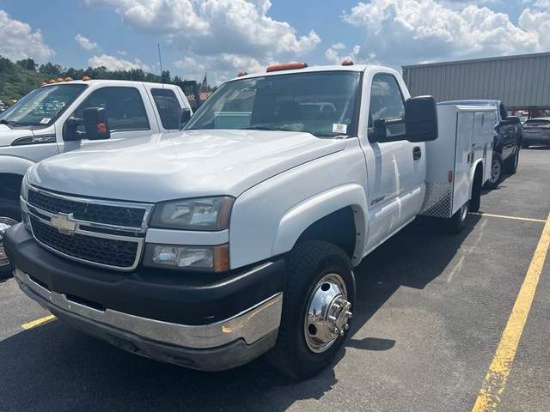 2006 Chevrolet Silverado 3500 4X4 REG CAB SERVICE BODY 4WD