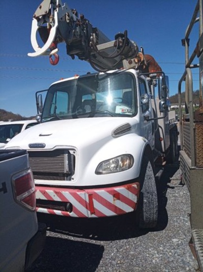 2005 Freight M2 6X4 FLATBED ALTEC D2050