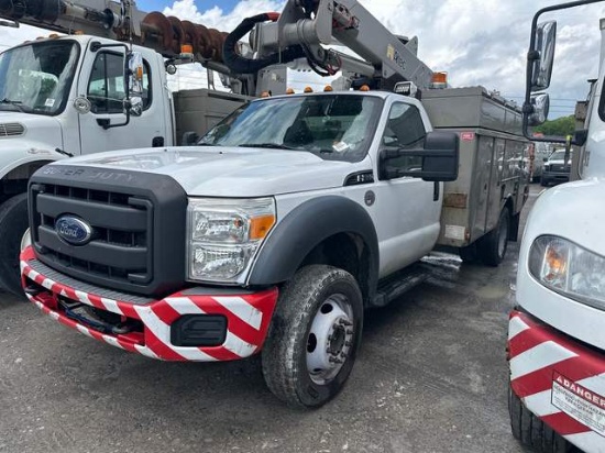 2013 Ford F550 4X4 REG CAB ALTEC AT37G