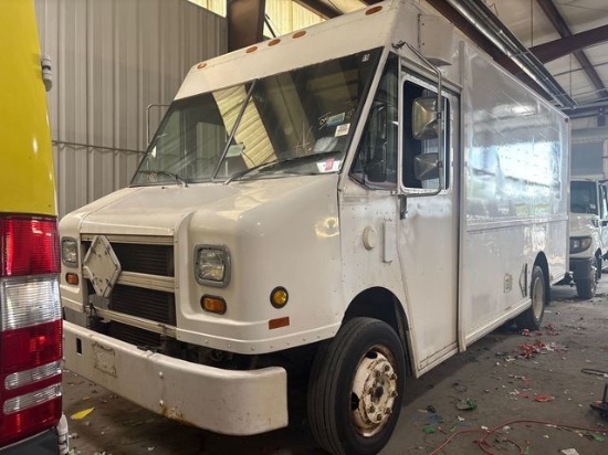 2004 Freightliner CHASSIS M LINE WALK-IN VAN