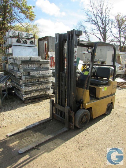 CAT propane 3000-lb. forklift with 3-stage mast