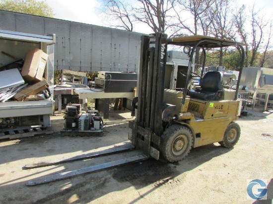 Yale propane 5000-lb. yard forklift with 2-stage and 4024-hrs.