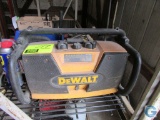 DeWalt DW911 work site radio/charger