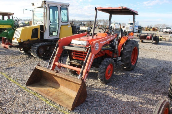 Kubota L2650 4x4 Tractor w/ Loader