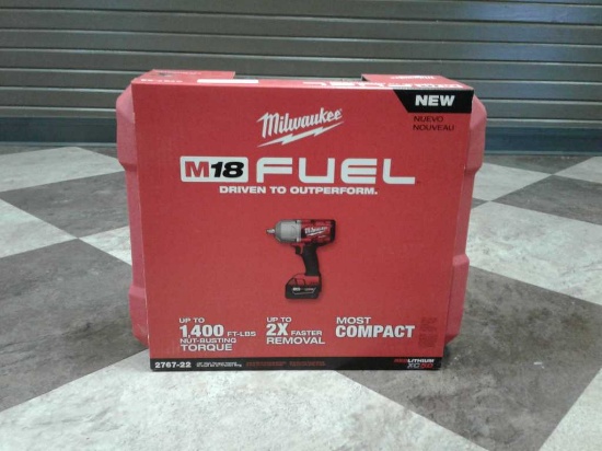 Milwaukee M18 High Torque 1/2" Impact Wrench Kit