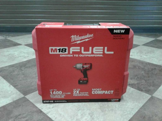 Milwaukee M18 High Torque 1/2" Impact Wrench Kit