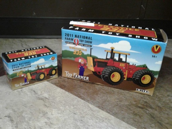 Unused 2011 Versatile 935 1:32 & 1:64 Toy Tractors