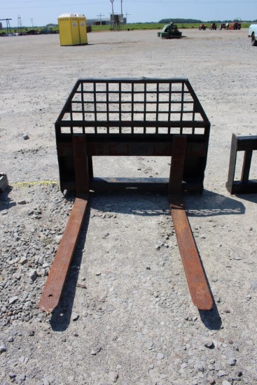 CAT Skid Steer Q/A Pallet Fork Attachment