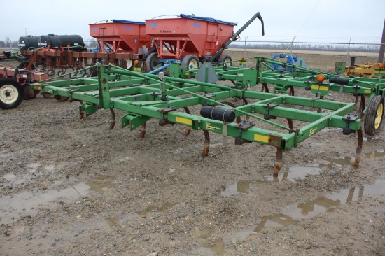 John Deere 610 16' 3pt Chisel Plow