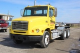 2001 Freightliner FLD 112 T/A Daycab Truck