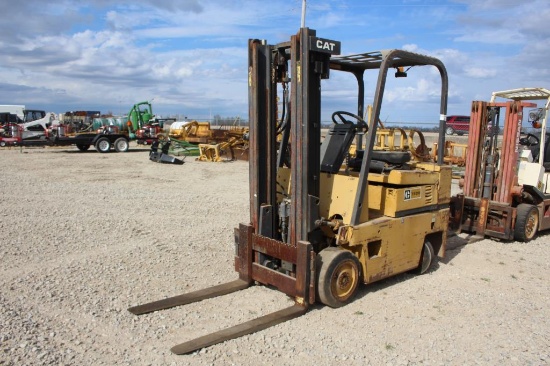 Caterpillar T500 Warehouse Forklift