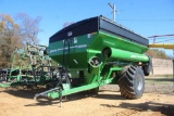 Brent V1000 Pull Type Auger Grain Cart