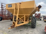 Rayne R381 Pull Type Grain Cart