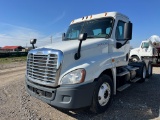 2015 Freightliner Cascadia T/A Daycab Truck