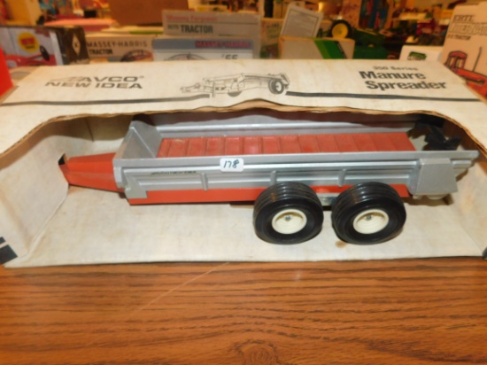 AVCO NEW IDEA 350 SERIES MANURE SPREADER W/ BOX