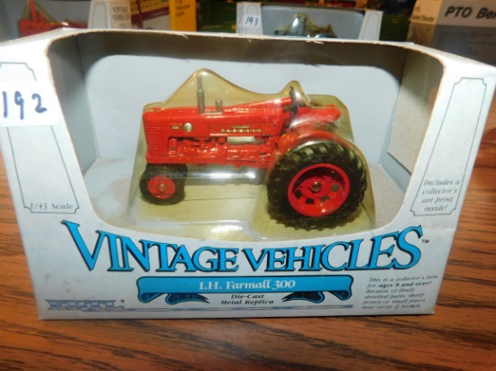 VINTAGE VEHICLES IH FARMALL 300 TRACTOR 1/43 W/ BOX