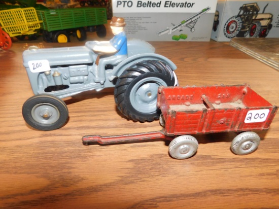 2 PC ARCADE TRACTOR & WAGON W/ DRIVER METAL WHEELS ON WAGON