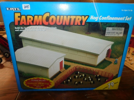 ERTL FARM COUNTRY HOG CONFINEMENT SET 79 PCS
