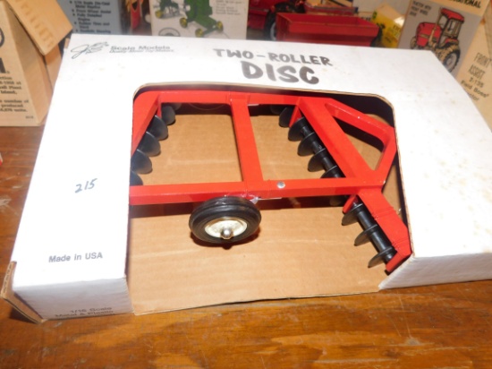 SCALE MODELS TWO ROLLER DISC 1/16 W/ BOX